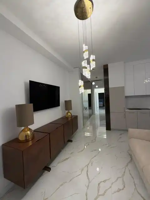 Podstrana - Dvosoban stan sa krovnom terasom i parking mjestom