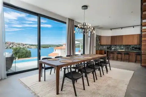 Šibenik, Rogoznica - Luxusní vila s panoramatickým výhledem na moře, vyhřívaným bazénem a vířivkou