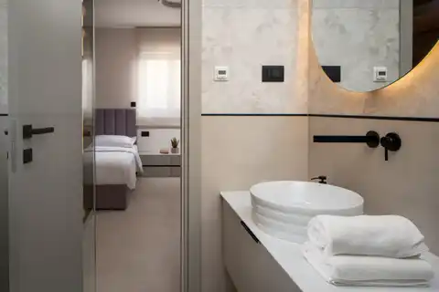 Podstrana - Moderná luxusná vila s bazénom a strešnou terasou