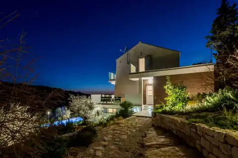 Brač, Milna - Villa moderna in prima fila sul mare, 264 m2