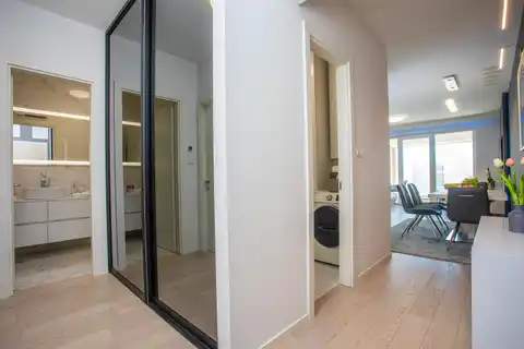 Split, Žnjan - Dvosoban stan sa loggiom i pogledom na more