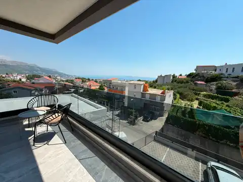 Split, Kila — Dvosobno stanovanje 66 m², balkon, garaža, novejša stavba