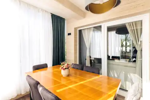 Zadar, Turanj - Trisobno stanovanje s pogledom na morje