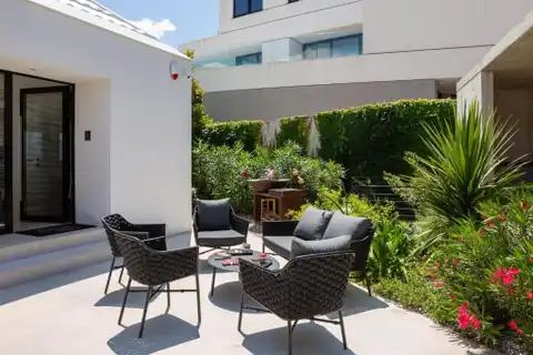 Brač - Moderna vila s bazenom, jacuzzijem i saunom