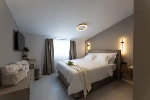 Trogir, Seget - Moderna vila s grijanim bazenom i pogledom na more