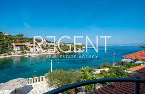 Šolta, Rogač - Villa mediterranea in prima fila sul mare 264 m2 vendita esclusiva