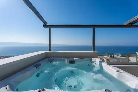 Podstrana - Moderná luxusná vila s bazénom a strešnou terasou