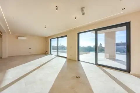 Poreč – Moderna vila s krovnom terasom