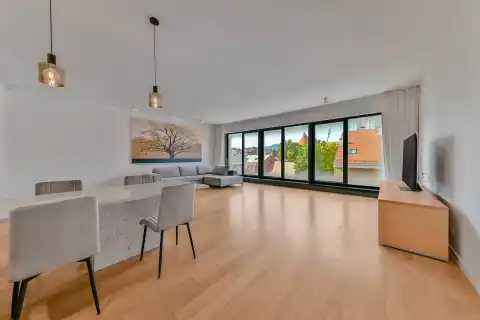 Zagreb, Ban Centar – Trosoban stan 131 m2