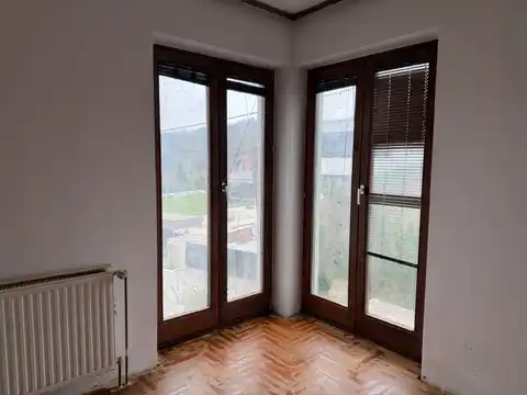 Zagreb, Mikulići - detached house for renovation with a garden.