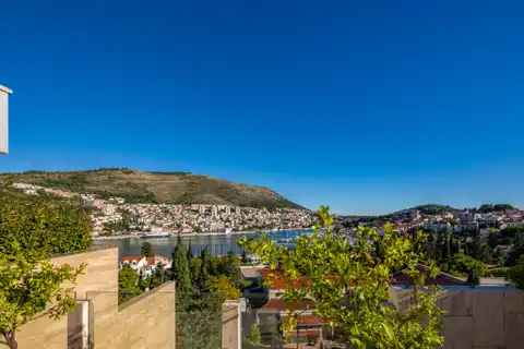 Dubrovnik, Lapad – penthouse 268 m², krovna terasa, bazen, garaža