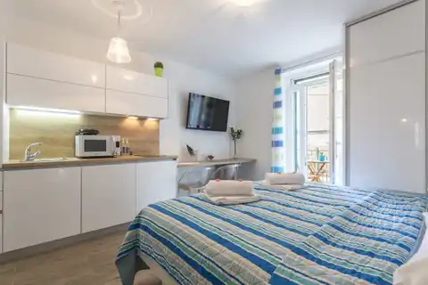 Split, Bačvice - Stan s 3 apartmanske jedinice i prostranim vrtom