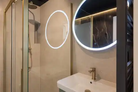 Split, Centar-Luksuzno renoviran trosoban stan u centru Splita