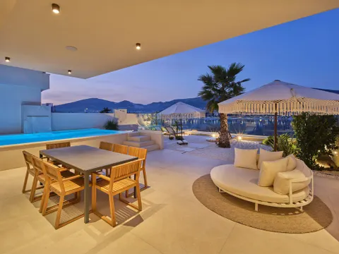 Trogir - Moderna villa s pogledom na more 341 m2