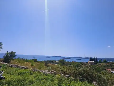 Pelješac , Orebić - građevinsko zemljište sa projektom za dvije zgrade