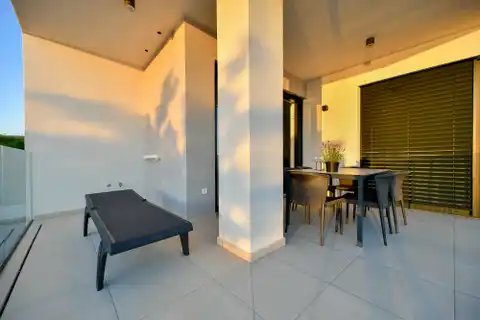 Zadar, Turanj – Luksuzna vila s apartmanima, prvi red do mora