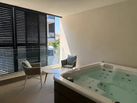 Split, Strožanac – For rent, three-room apartment 103 m² loggia jacuzzi parking