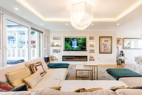 Zagreb, Vrbani III - luxurious penthouse, first row to the lake