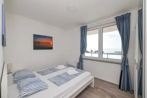 Privlaka - Dom szeregowy z basenem i tarasem na dachu.