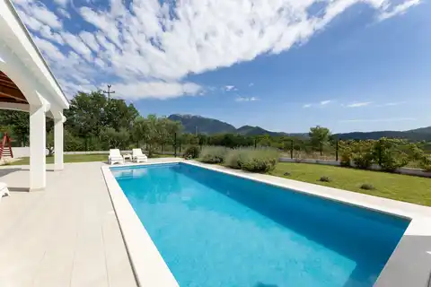 Maison avec piscine, 260m²