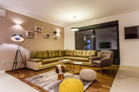 Vila 232 m², Kaštel Stari — 4SS, grijani bazen, pogled na more