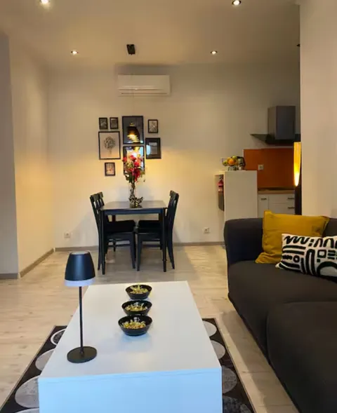 Split, Manuš - Dvosoban stan s loggiom