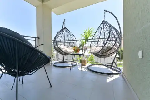 Trogir, Soline – Četverosoban stan s balkonom