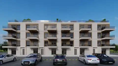 Tar - trosoban stan s krovnom terasom