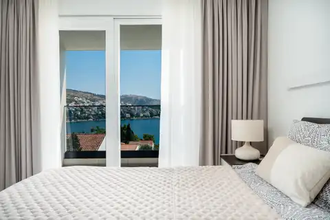 Čiovo, Okrug Gornji – vila s dvije jedinice, bazenom i pogledom