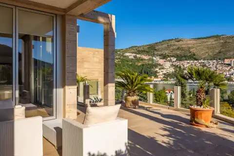 Dubrovnik, Lapad – penthouse 268 m², krovna terasa, bazen, garaža