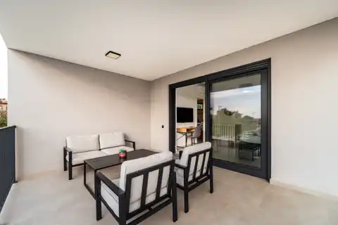 Poreč, okolica - vila 140m² s bazenom i jacuzzijem, useljiva