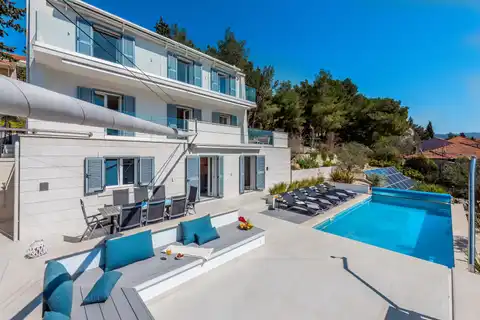 Brač, Milna - Villa moderna in prima fila sul mare, 264 m2
