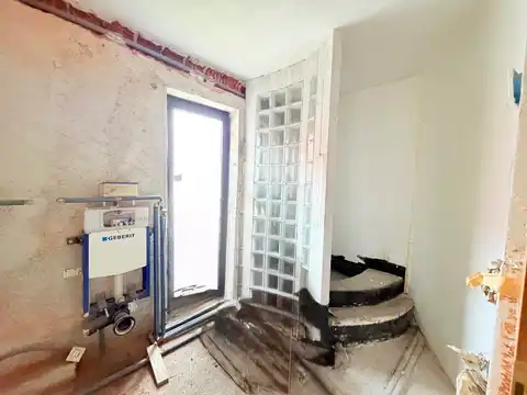 Zagreb, Mikulići - detached house for renovation with a garden.