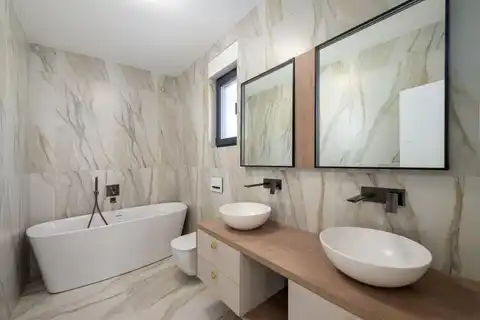 Rovinj- vila s bazenom u modernoj novogradnji