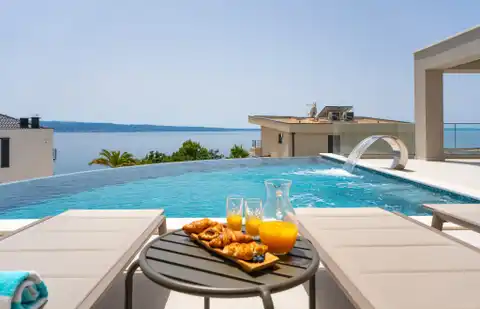 Podstrana - Vila s bazénom a výhľadom na more