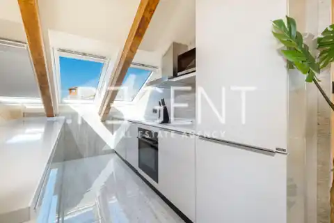 Split, Stobreč - Byt ve vynikající lokalitě k dlouhodobému pronájmu, 150m2