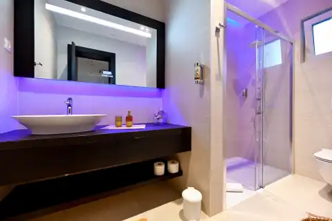 Zadar, Turanj – Luksuzna vila s apartmanima, prvi red do mora