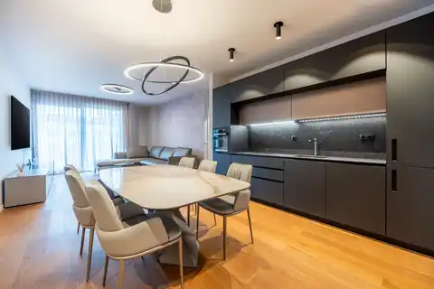 Zagreb, Maksimir – Luksuzno štirisobno stanovanje, prva najemnina