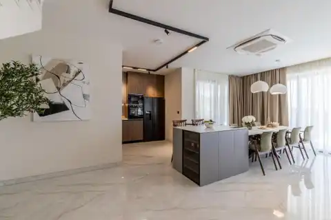 Dugi Rat - Vila 300 m², bazen, sauna ,pogled na more