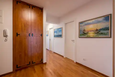 Spalato, Žnjan - Appartamento trilocale con loggia e vista mare