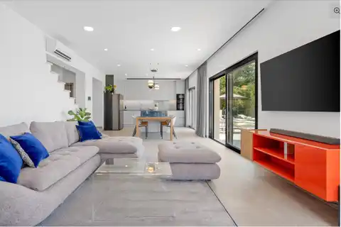 Vila 210 m², 4 spavaće sobe, bazen i pogled na more – Omiš