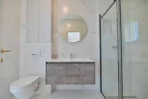 Seget Vranjica – moderna duplex vila s dva bazena i pogledom na more