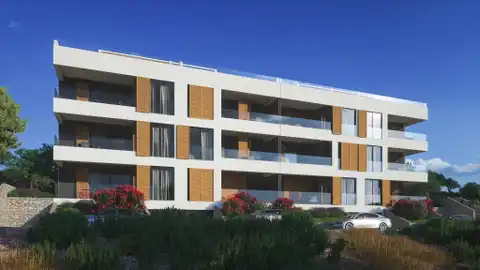 Trogir, Čiovo - Trojizbový byt na vyvýšenom prízemí s výhľadom na more
