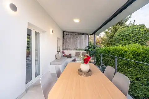 Zagreb, Vinogradska – Dizajnerski dvoetažni stan s vrtom i terasom