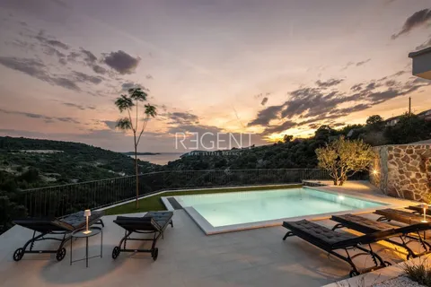 Rogoznica, Ražanj - autentica villa con vista mare