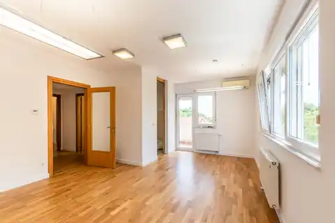 Zagreb, Remete – Trosoban stan 82 m² s loggiom
