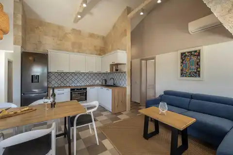 Zadar, Sv. Filip i Jakov - Rustikalna vila na zemljištu od 30.000 m²
