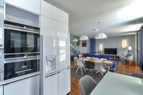 Zadar, Sukošan – Ekskluzywna dwupoziomowa willa z basenem, 170 m²