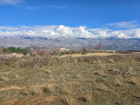 Ražanac - Građevinsko zemljište u mirnom okruženju