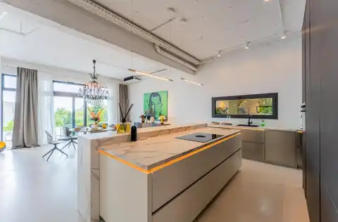 Záhřeb, Šestine - Moderní rodinná vila s bazénem obklopená zelení